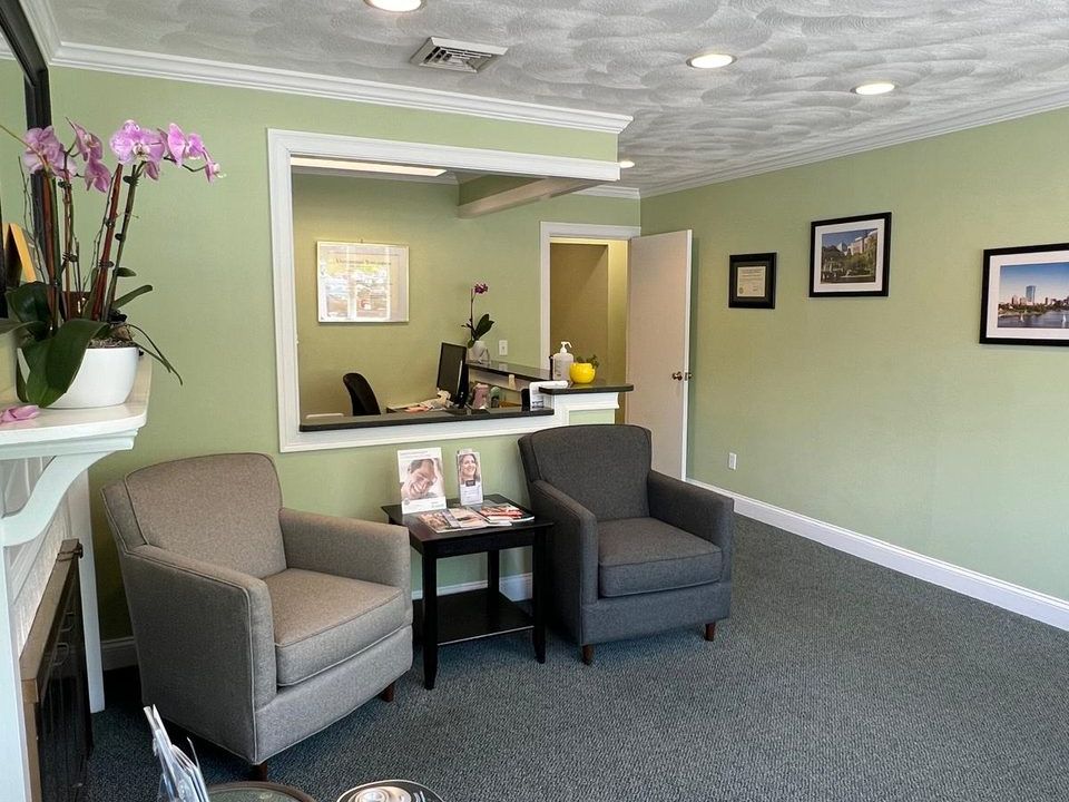 Waiting room with fireplace
